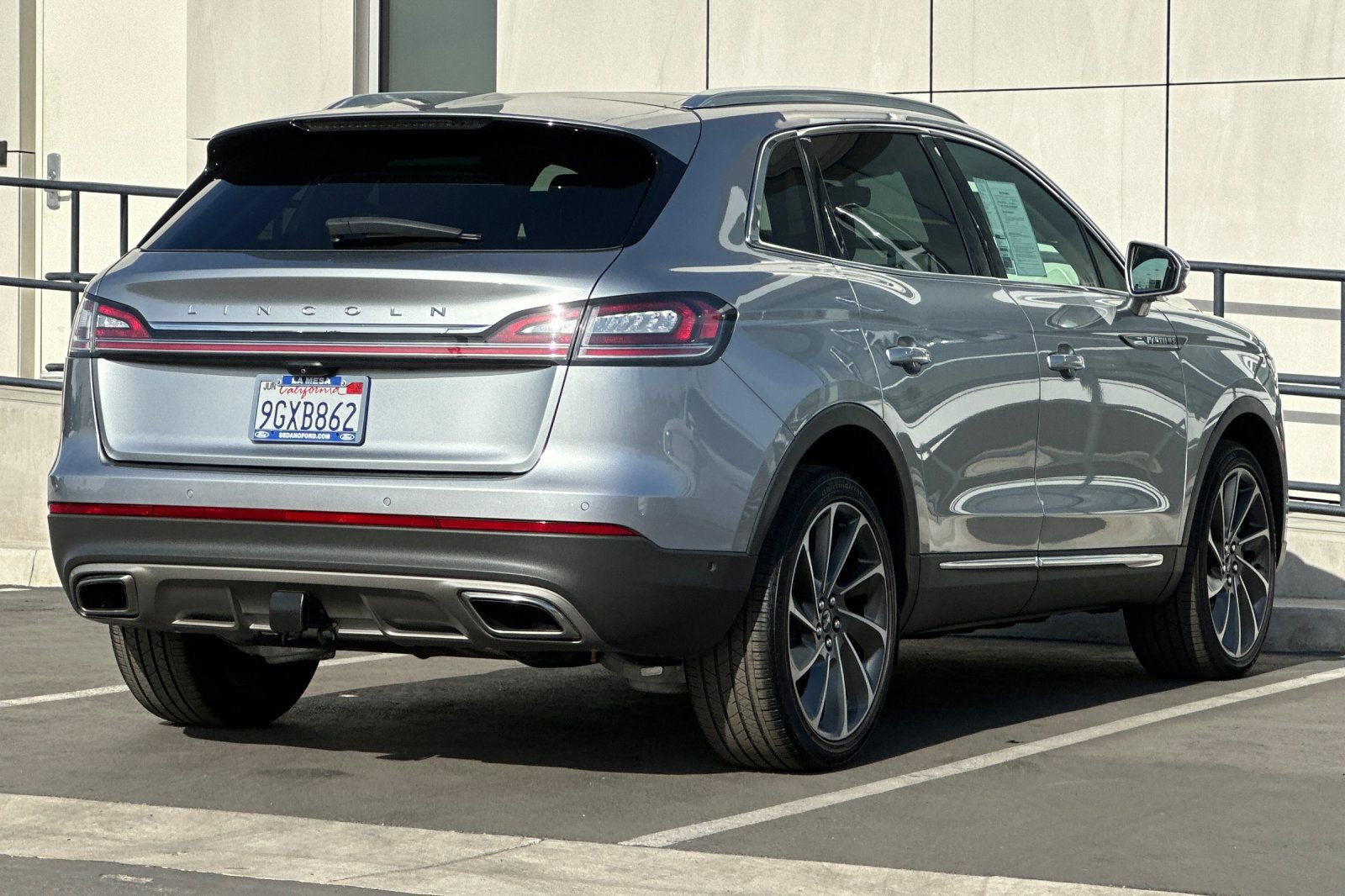 Used 2022 Lincoln Nautilus Reserve w/ Equipment Group 202A image 3