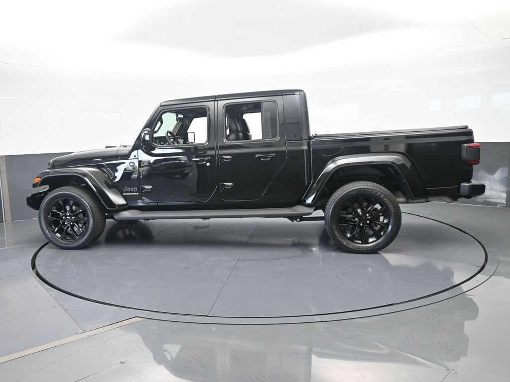 Used 2023 Jeep Gladiator Overland AWD/4WD image 3