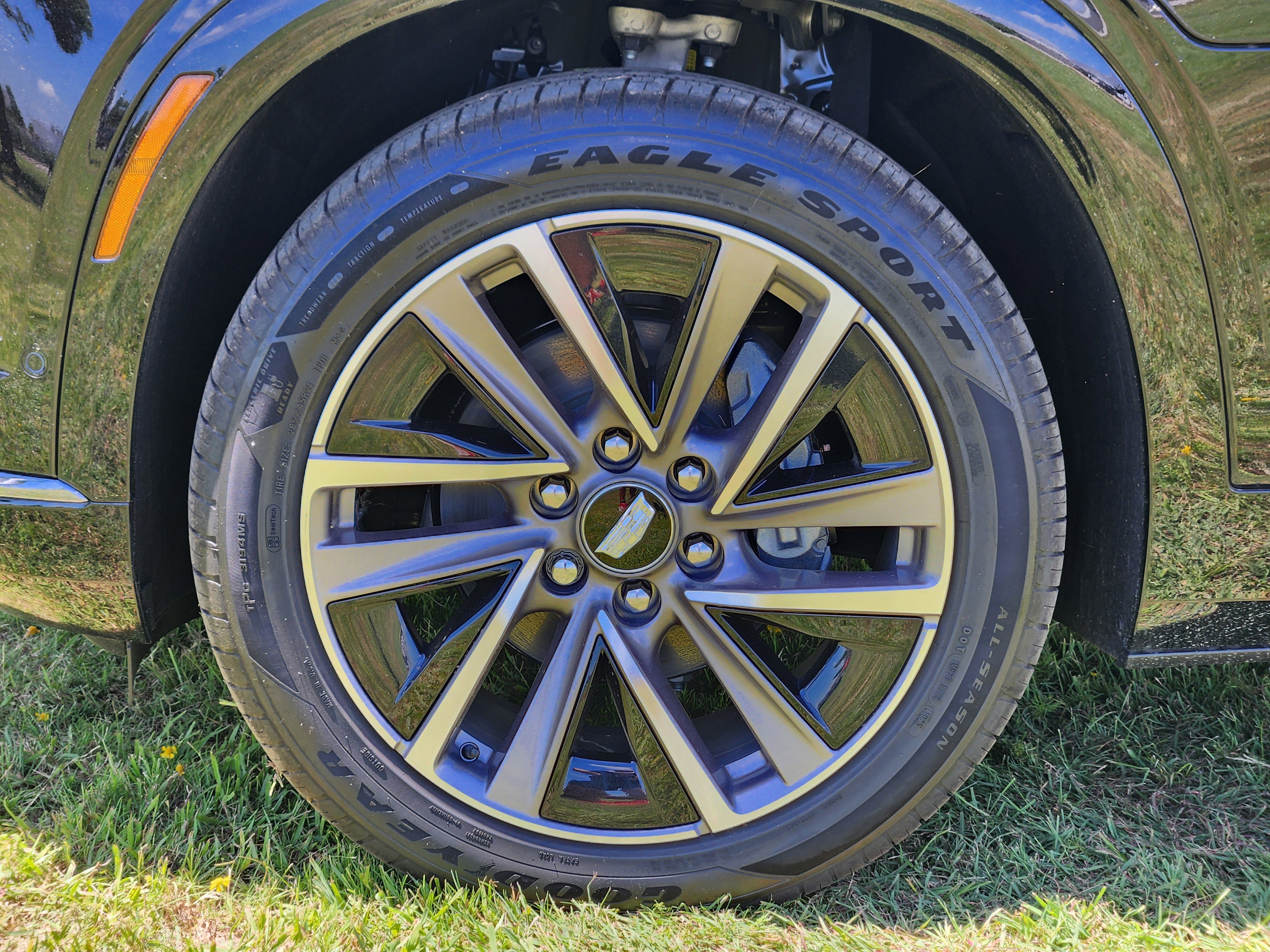 New 2026 Cadillac Vistiq Sport w/ LPO, Floor Liner Package image 7