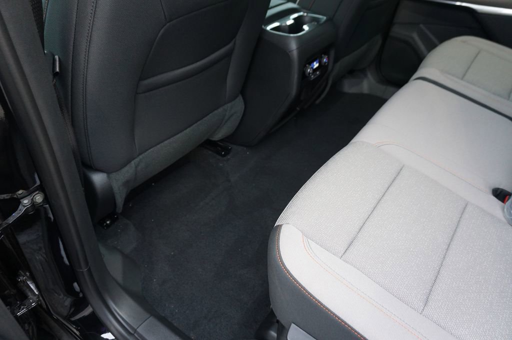 Used 2025 Chevrolet Traverse LT w/ Driver Confidence Package FWD image 26