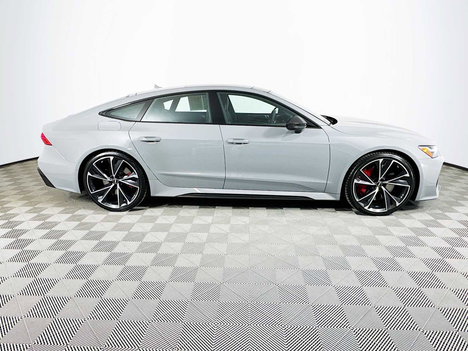 Used 2022 Audi RS 7 4.0T w/ Carbon Optic Package image 4