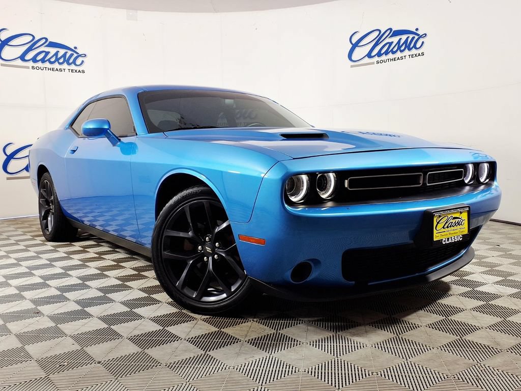 Used 2023 Dodge Challenger SXT w/ Blacktop Package RWD video 1