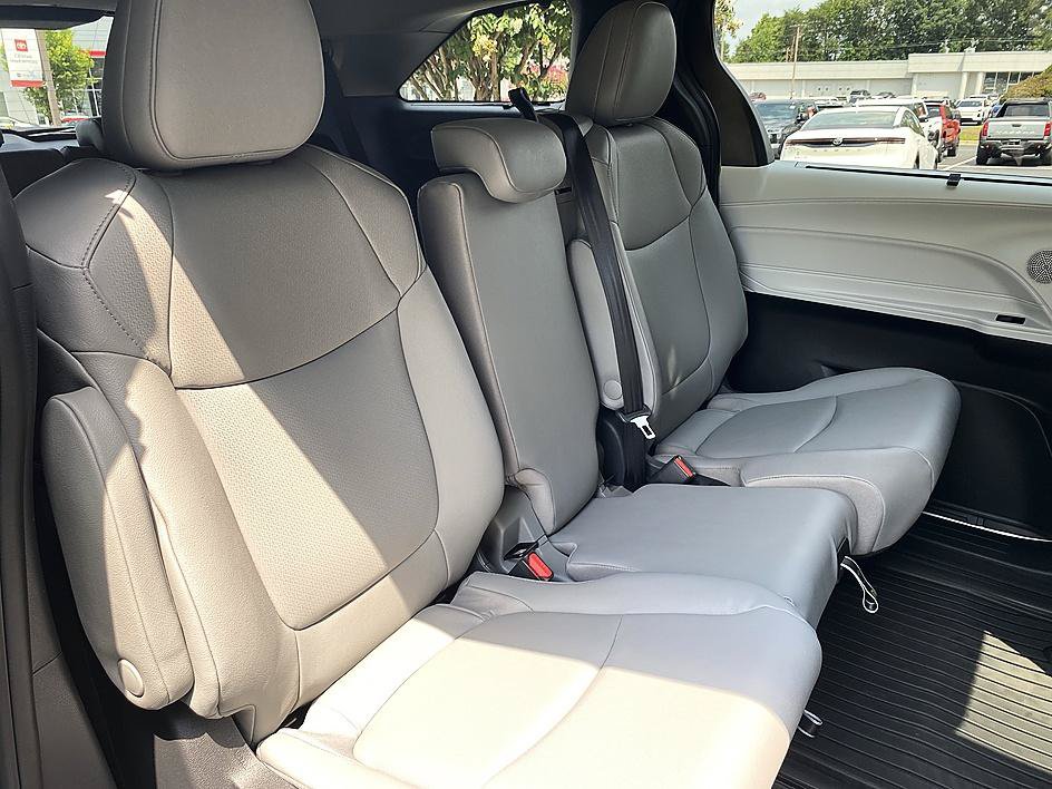 Certified 2026 Toyota Sienna XLE FWD image 25