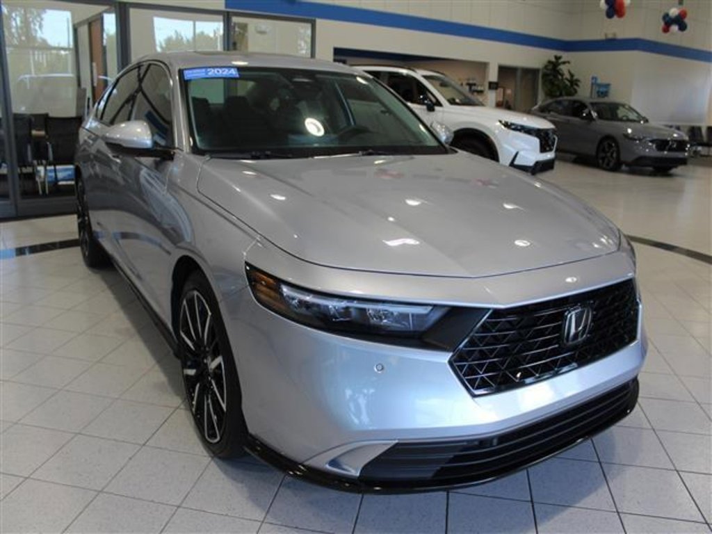 Used 2024 Honda Accord Touring image 3