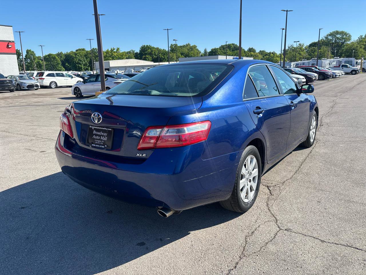 Used 2009 Toyota Camry XLE FWD image 3