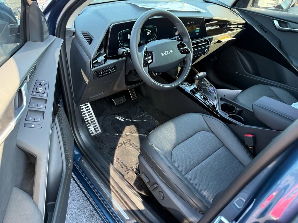 New 2025 Kia Niro SX Touring image 9