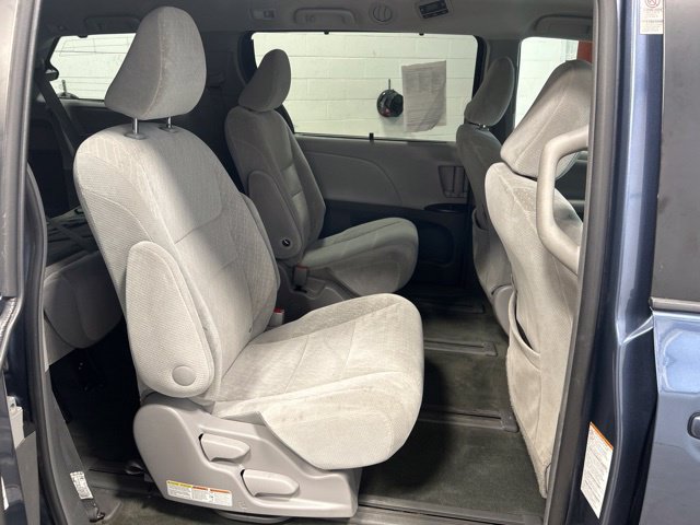 Used 2017 Toyota Sienna LE AWD/4WD image 17