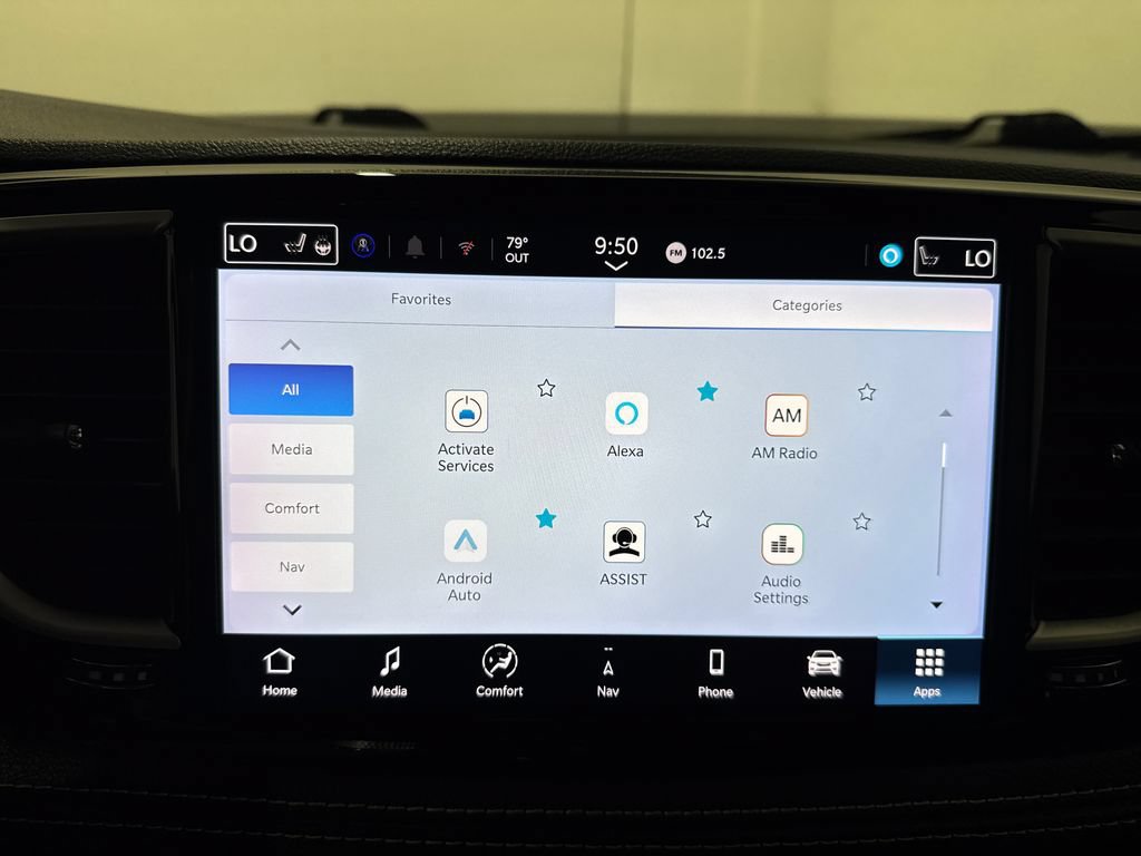 Used 2024 Chrysler Pacifica Limited FWD image 40