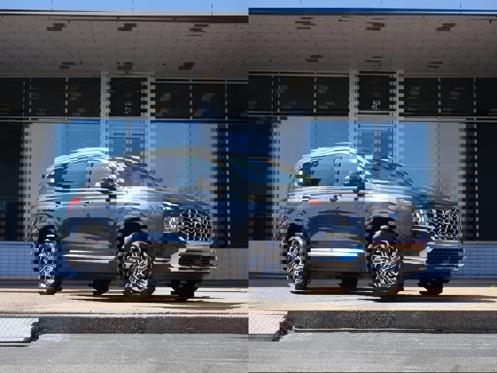 Used 2023 Hyundai Santa Fe SEL w/ Premium Package image 2