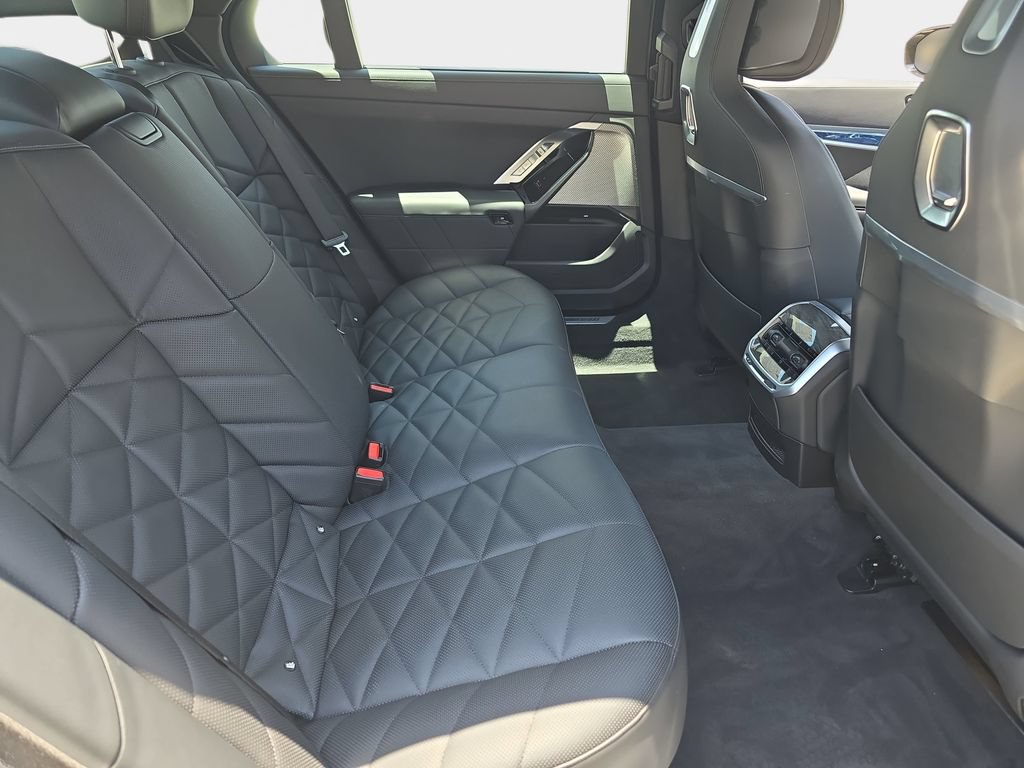 Used 2023 BMW 740i RWD image 13
