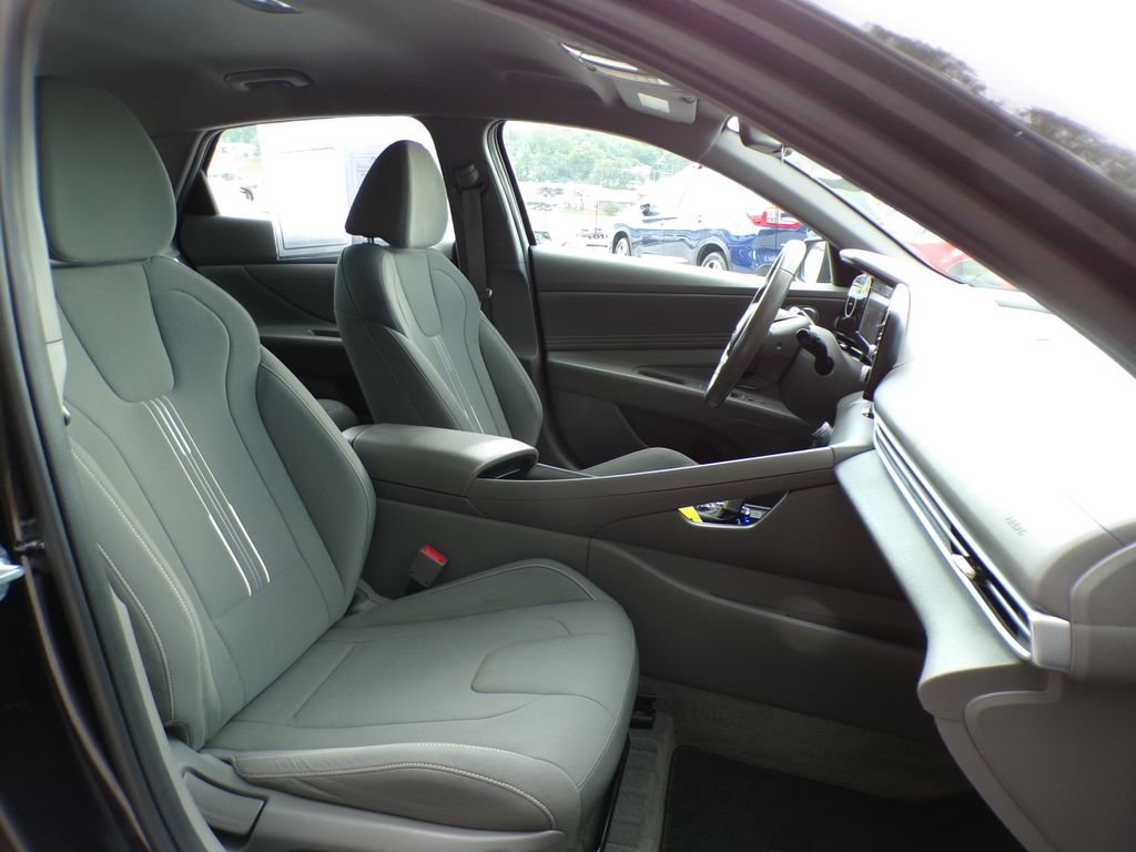 Certified 2022 Hyundai Elantra SEL w/ Convenience Package FWD image 15