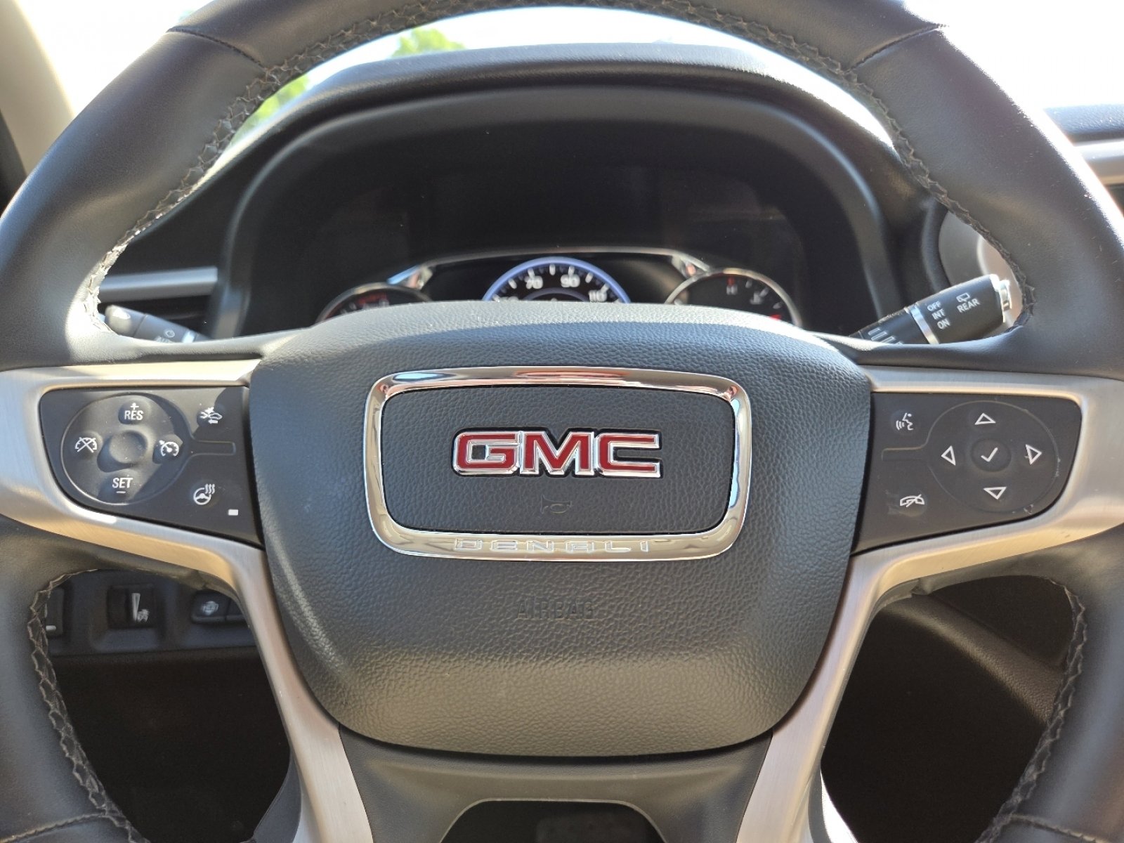 Used 2023 GMC Acadia Denali w/ Denali Technology Package AWD/4WD image 30