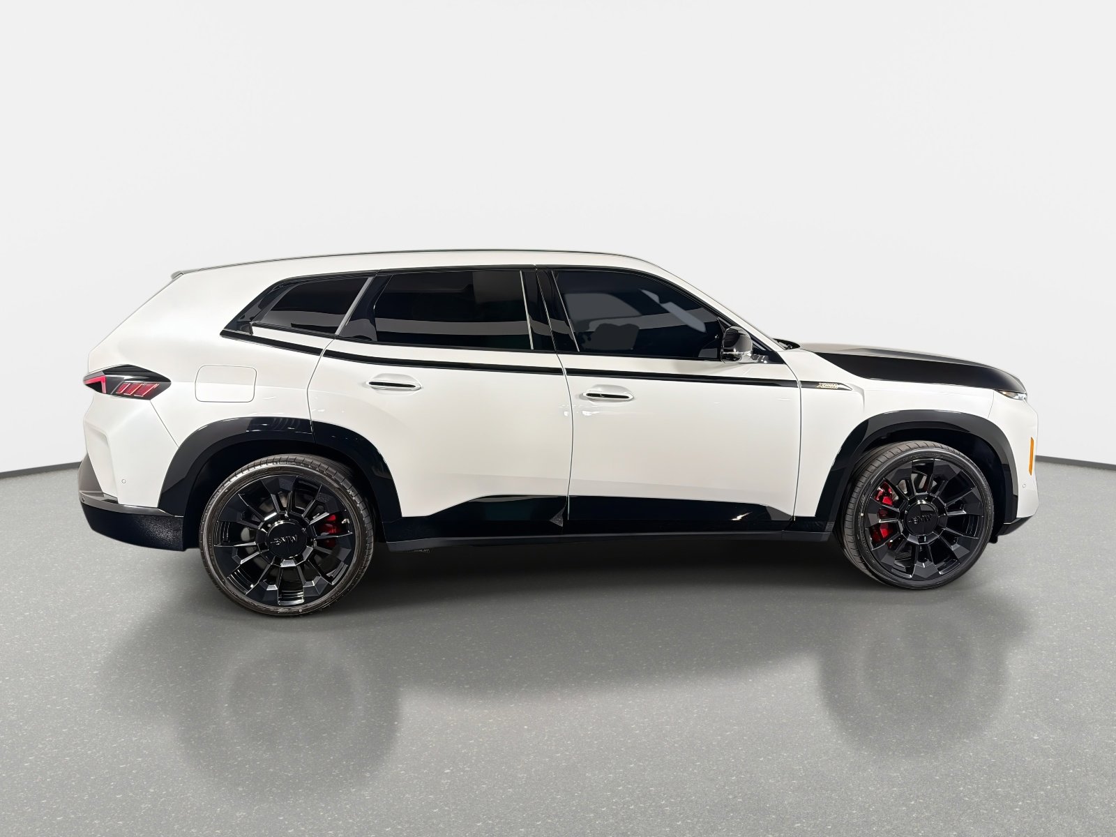 Used 2025 BMW XM image 2