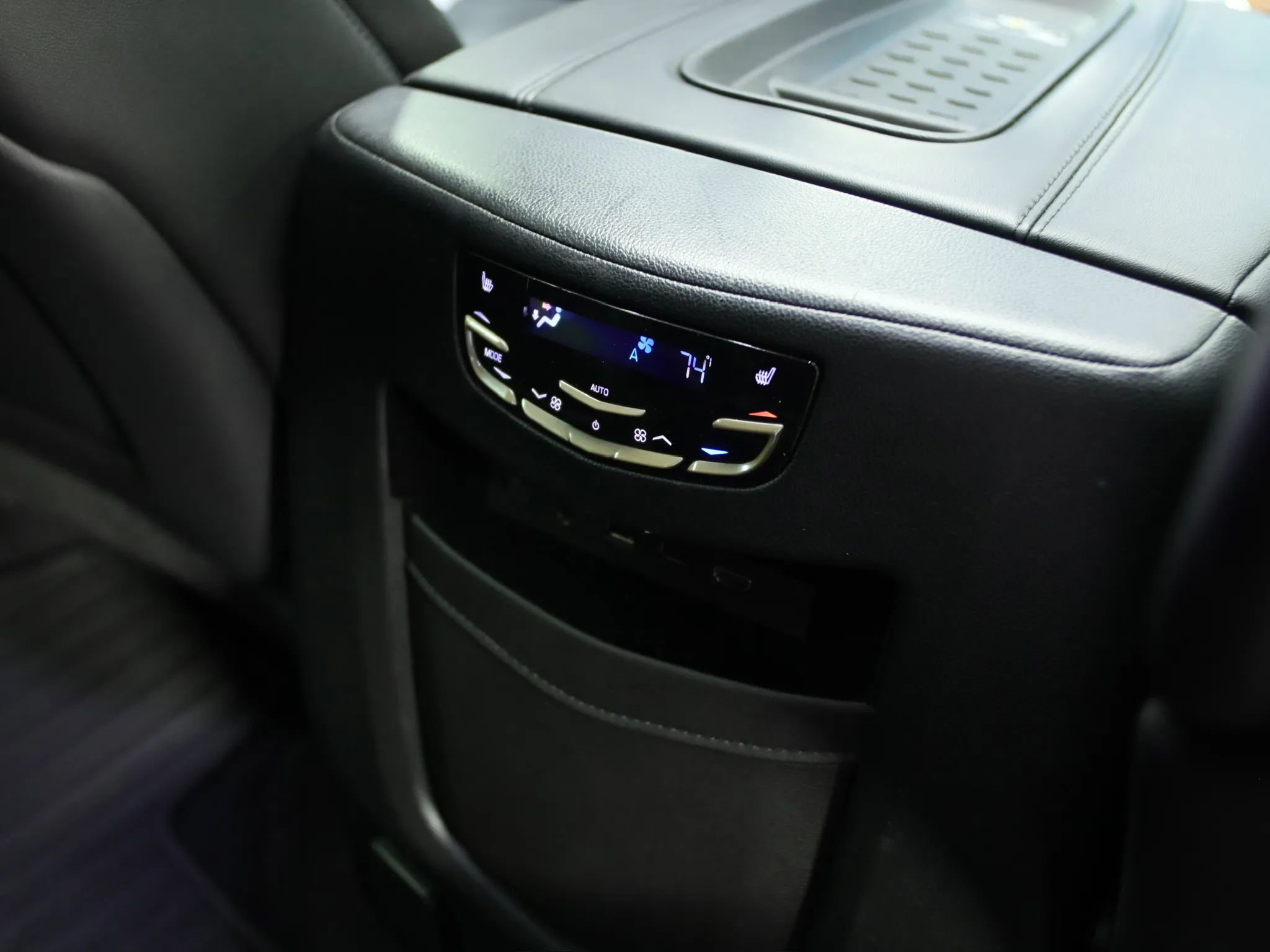 Used 2017 Cadillac Escalade Luxury image 35