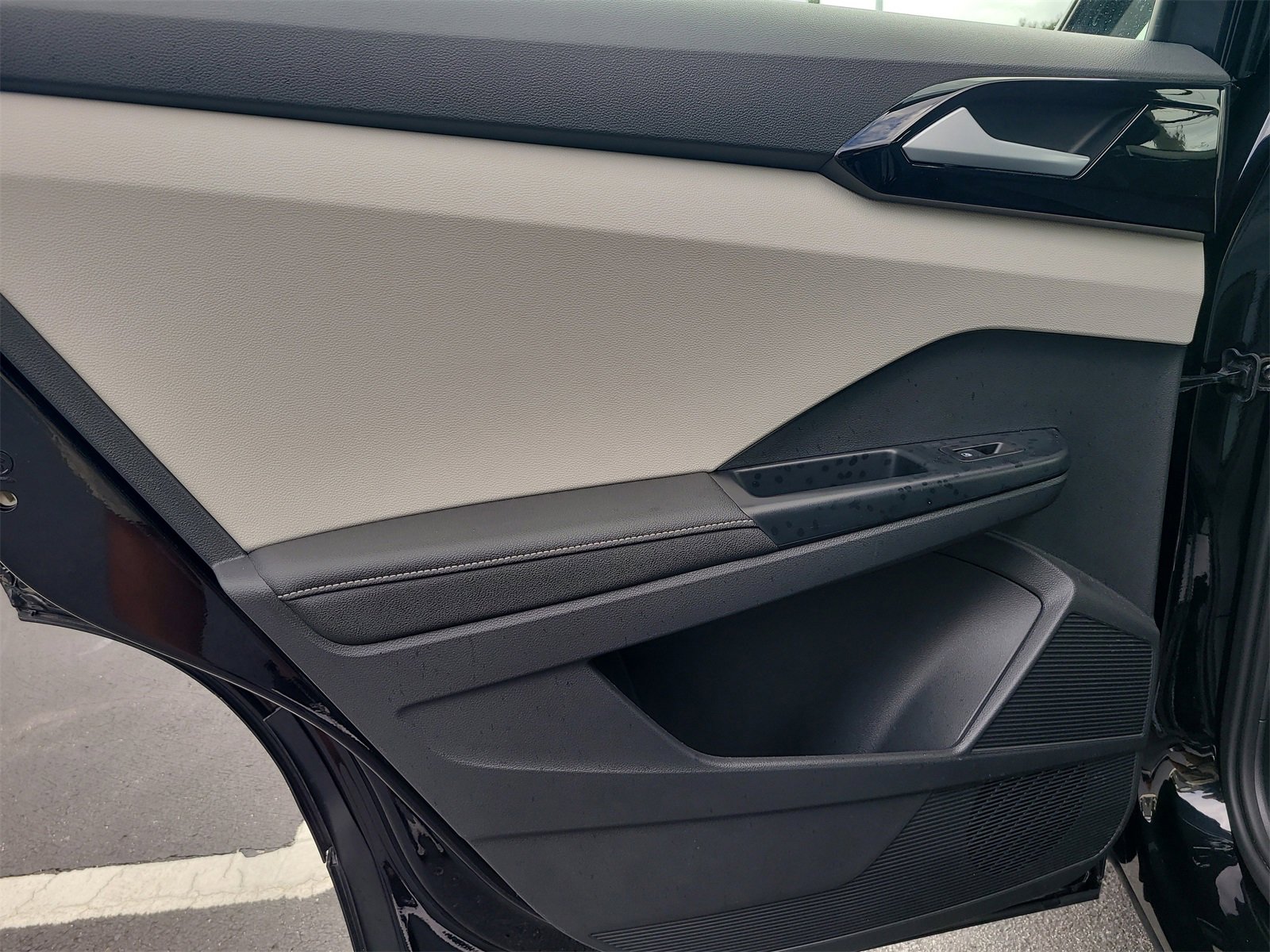 Certified 2025 Volkswagen Taos S image 11