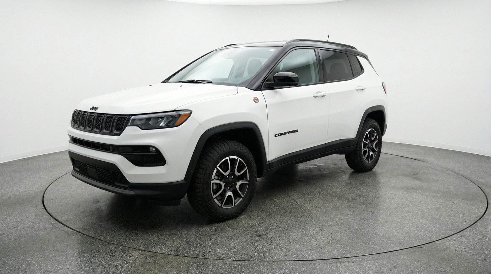 Used 2025 Jeep Compass Trailhawk AWD/4WD image 3