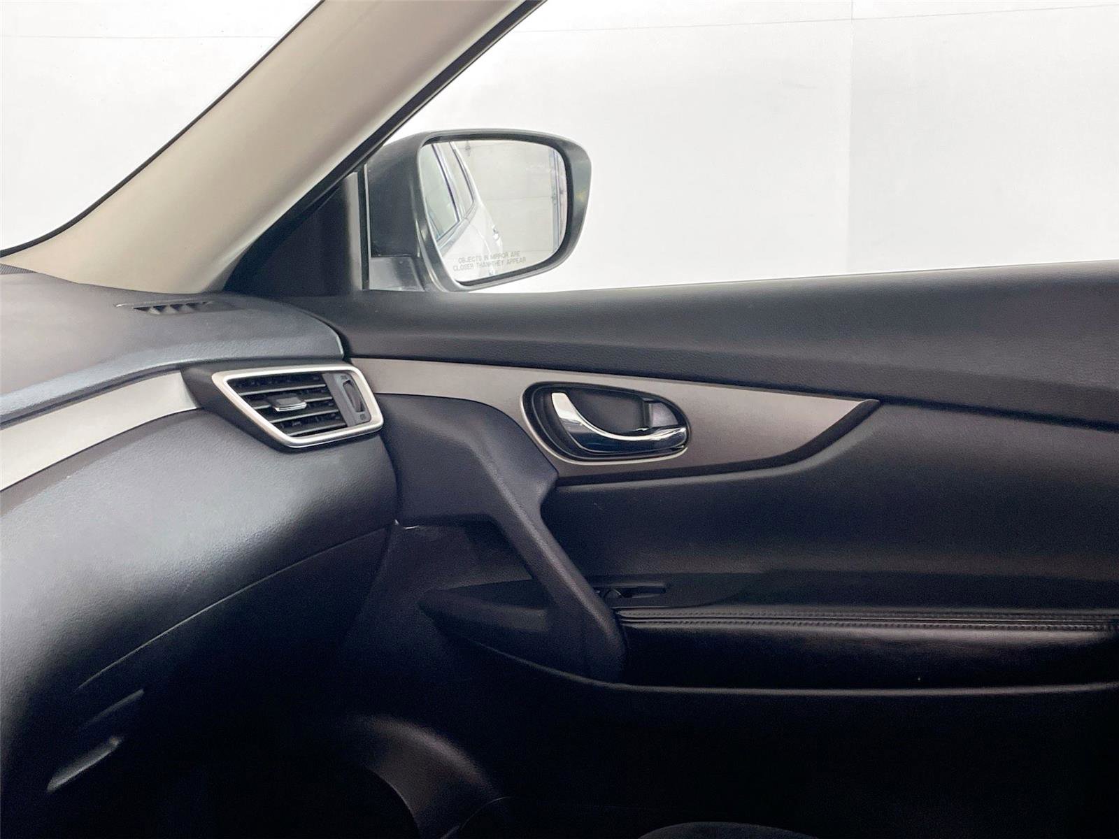 Used 2014 Nissan Rogue SV FWD image 23