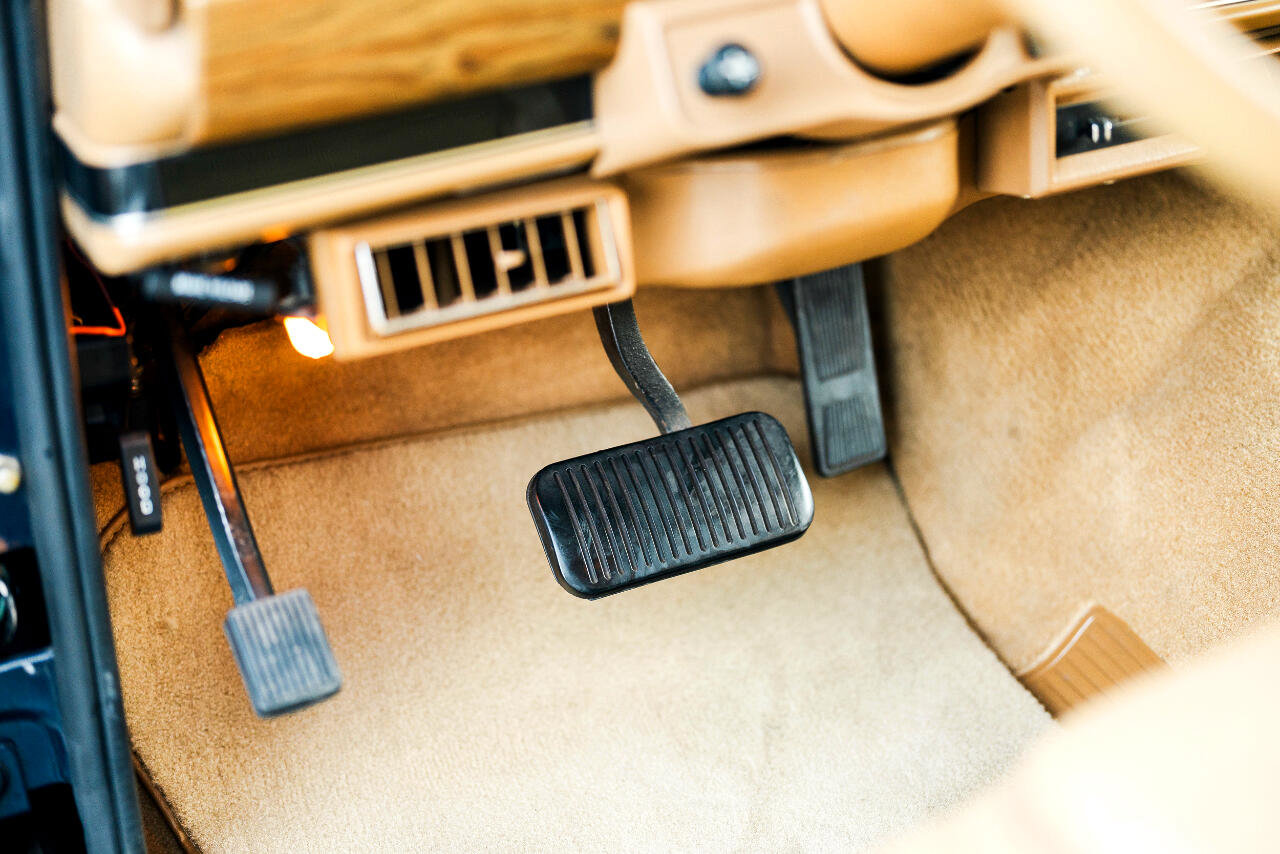 Used 1987 Jeep Grand Wagoneer image 62