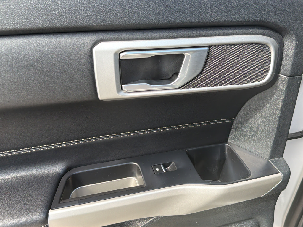 Used 2023 Ford Explorer XLT RWD image 26