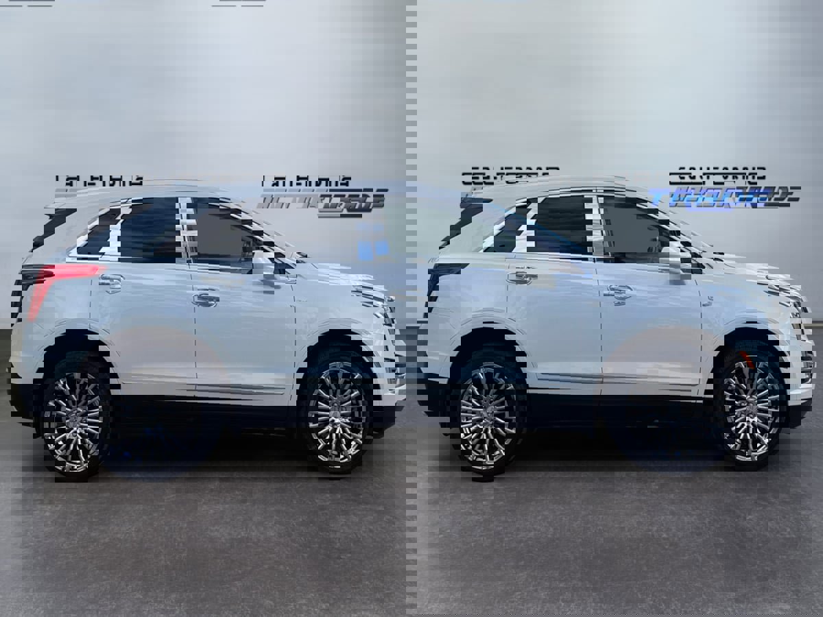 Used 2018 Cadillac XT5 Luxury w/ Driver Awareness Package image 4