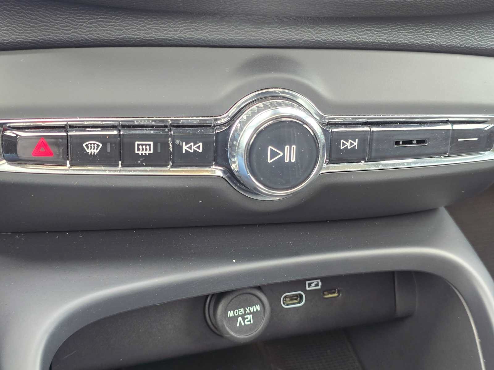 Certified 2023 Volvo C40 P8 Recharge Ultimate w/ Protection Package Premier AWD/4WD image 30