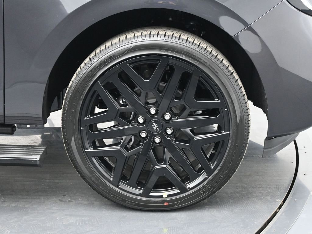 New 2026 Ford Expedition Platinum w/ Stealth Performance Package image 26