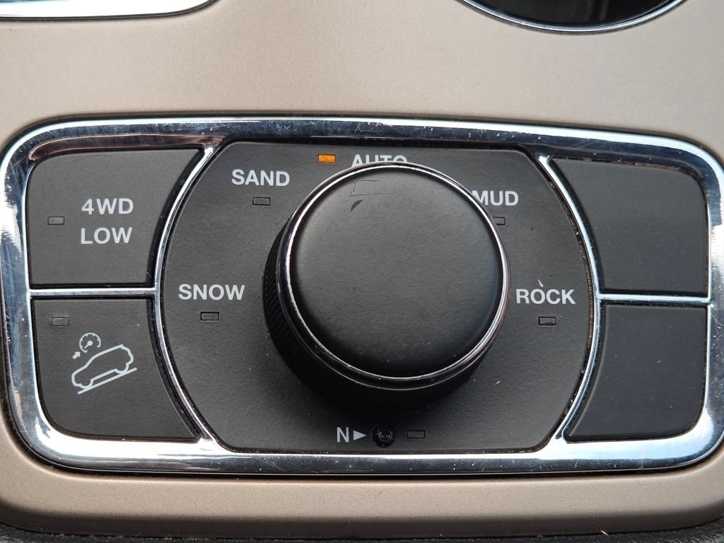 Used 2016 Jeep Grand Cherokee Limited 75th Anniversary AWD/4WD image 10