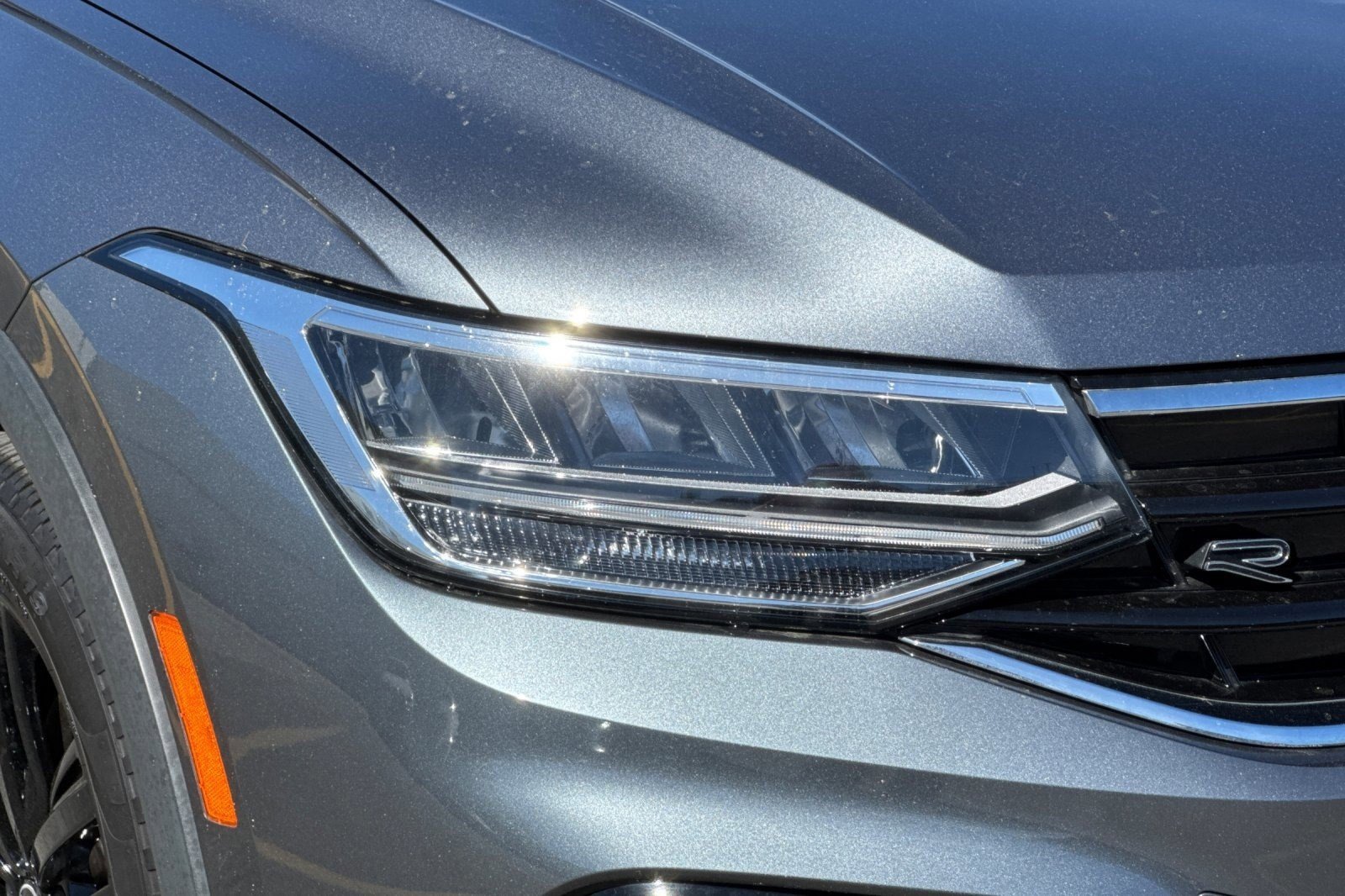 Used 2022 Volkswagen Tiguan SE R-Line image 10