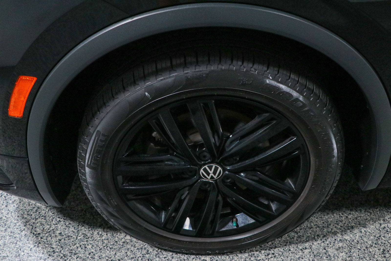 Used 2022 Volkswagen Tiguan SE R-Line AWD/4WD image 11