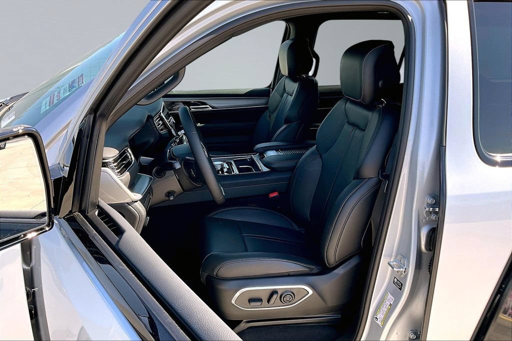 New 2026 Jeep Grand Wagoneer 4WD image 3