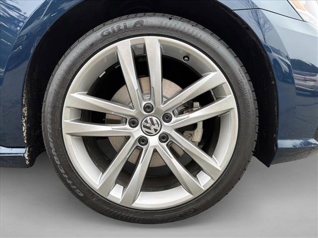 Used 2019 Volkswagen Passat 2.0T SE R-Line image 9