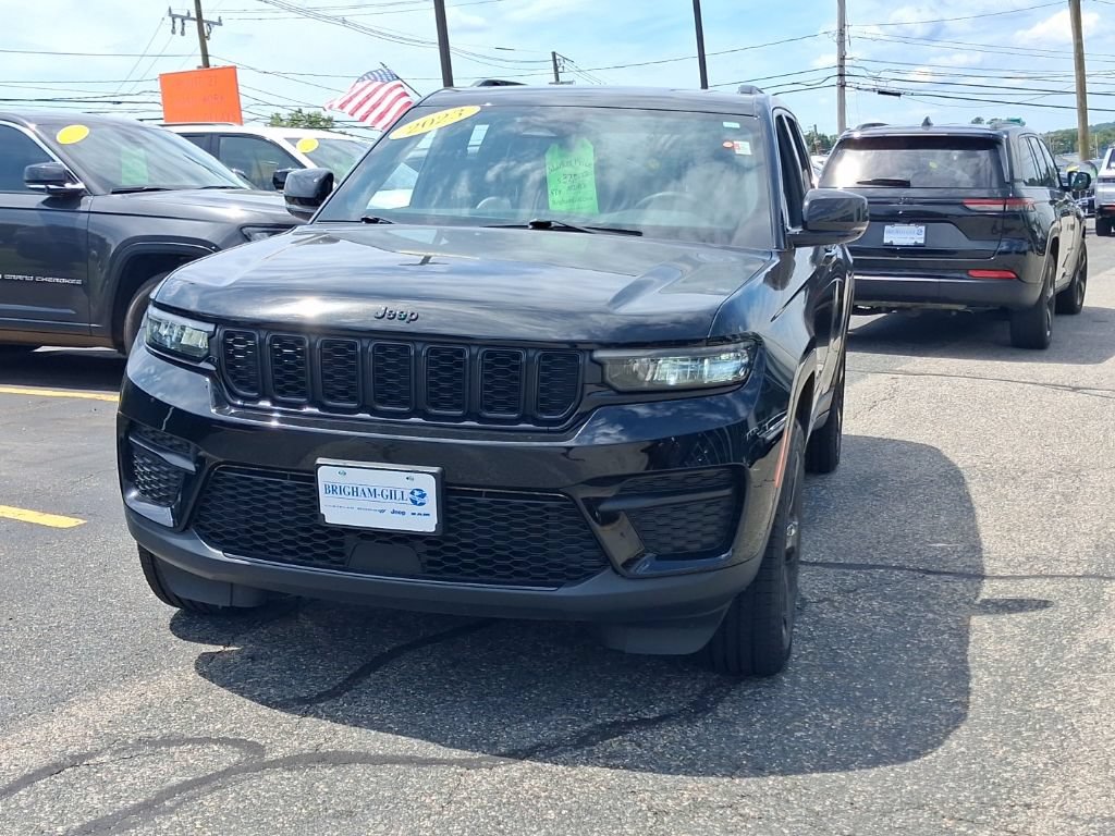 Certified 2023 Jeep Grand Cherokee Altitude AWD/4WD image 4