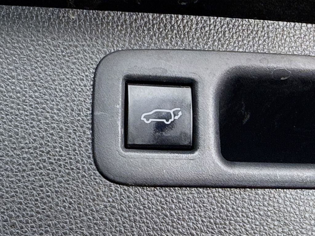 Used 2021 Toyota Highlander XLE image 30