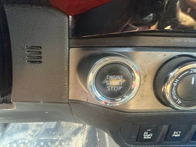 Used 2018 Toyota Tacoma TRD Off-Road w/ Technology Package AWD/4WD image 37