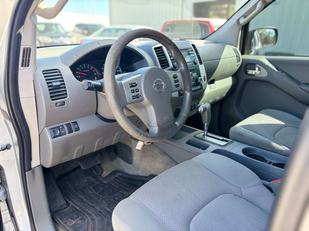 Used 2014 Nissan Frontier SV w/ SV Value Truck Package RWD image 9