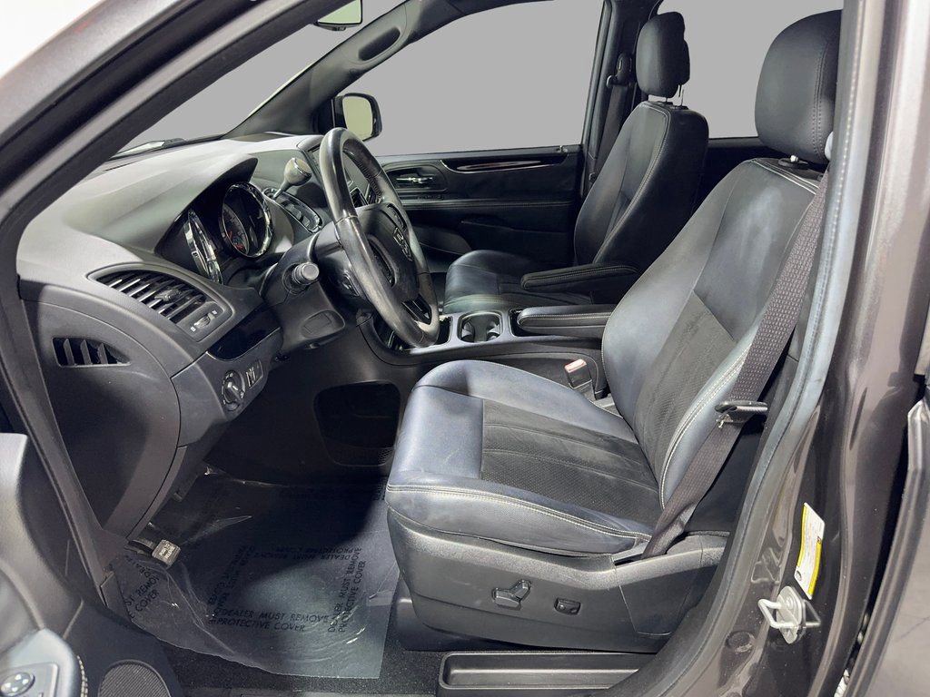 Used 2018 Dodge Grand Caravan SXT w/ Blacktop Package image 9