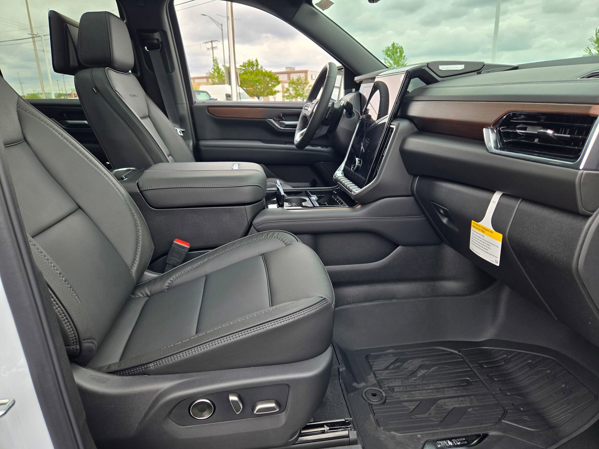 New 2026 GMC Yukon Denali w/ Denali Reserve Package AWD/4WD image 15