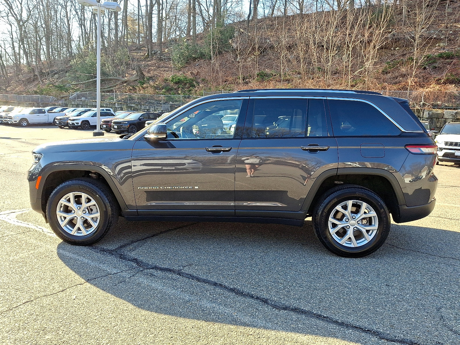 Used 2023 Jeep Grand Cherokee Limited AWD/4WD image 4