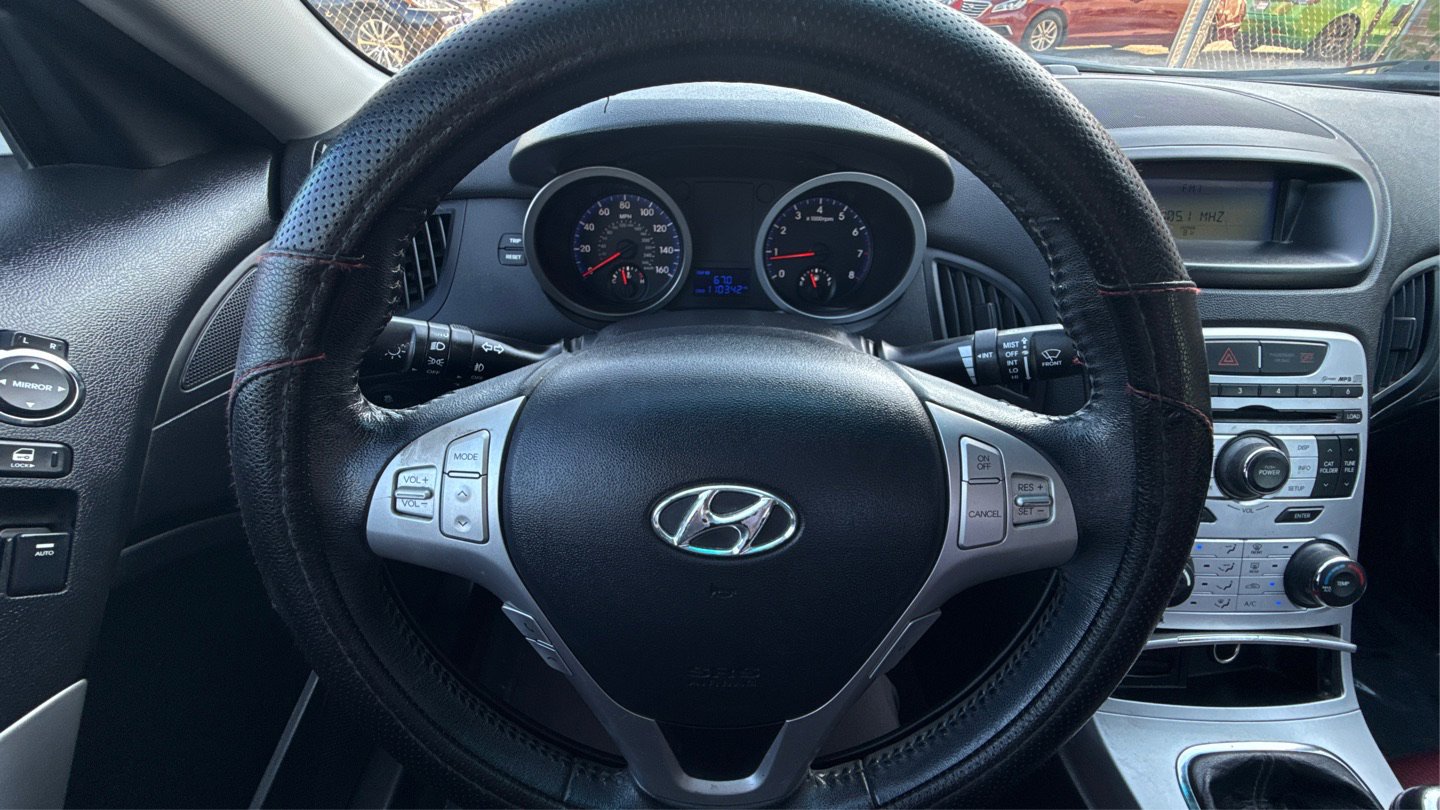 Used 2010 Hyundai Genesis 2.0T RWD image 12