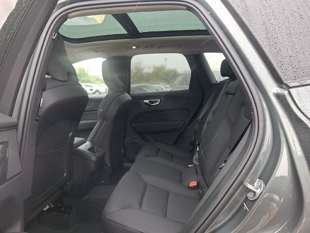 New 2027 Volvo XC60 B5 Plus AWD/4WD image 8