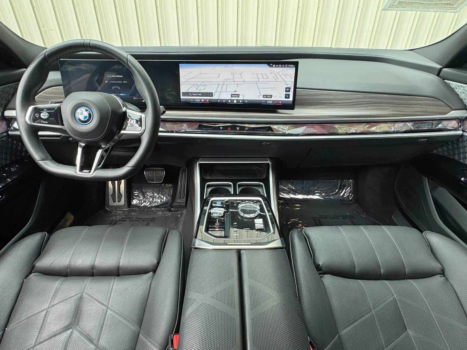 Used 2023 BMW i7 xDrive60 w/ Executive Package 2 AWD/4WD image 13