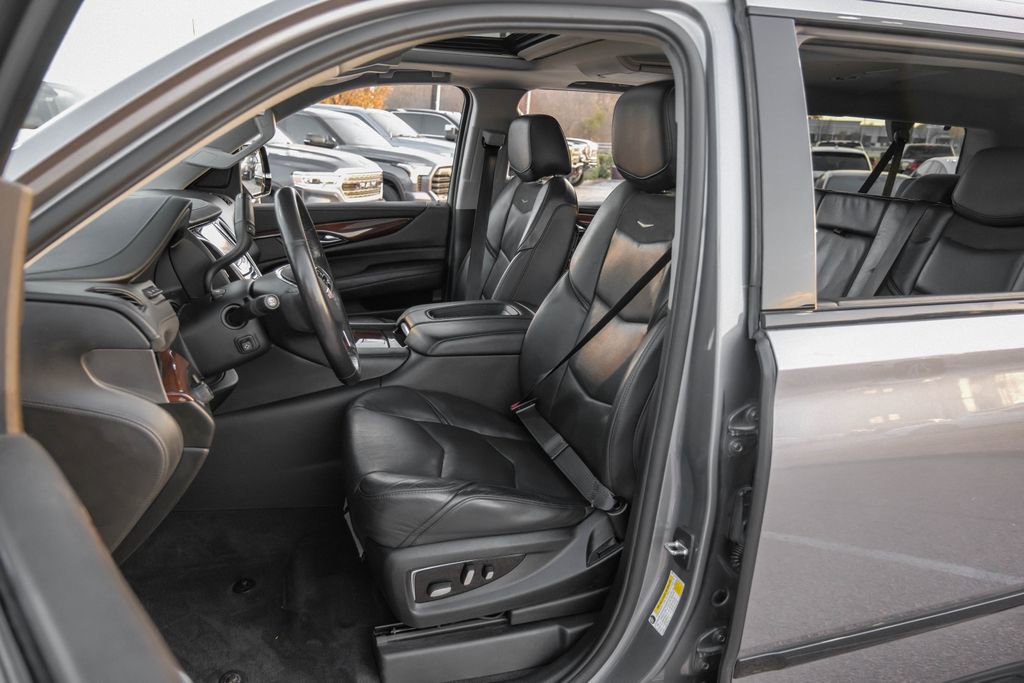 Used 2020 Cadillac Escalade ESV Luxury w/ Escalade Sport Edition image 36