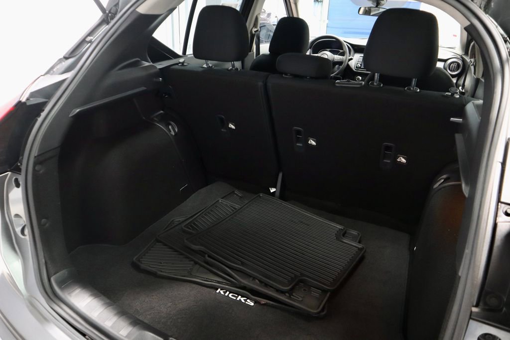 Certified 2025 Nissan Kicks Play S image 12