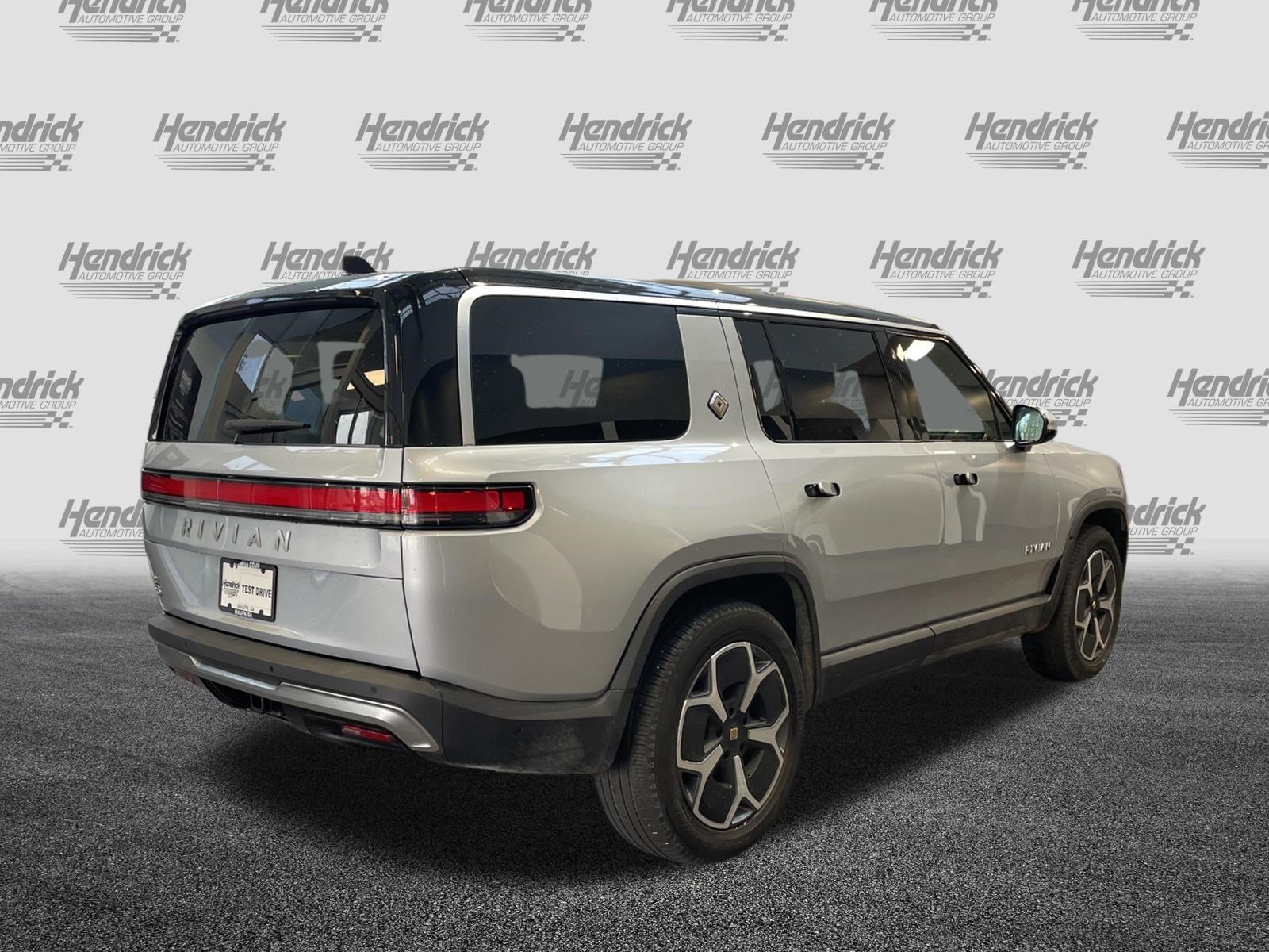Used 2024 Rivian R1S Adventure Dual AWD/4WD image 10