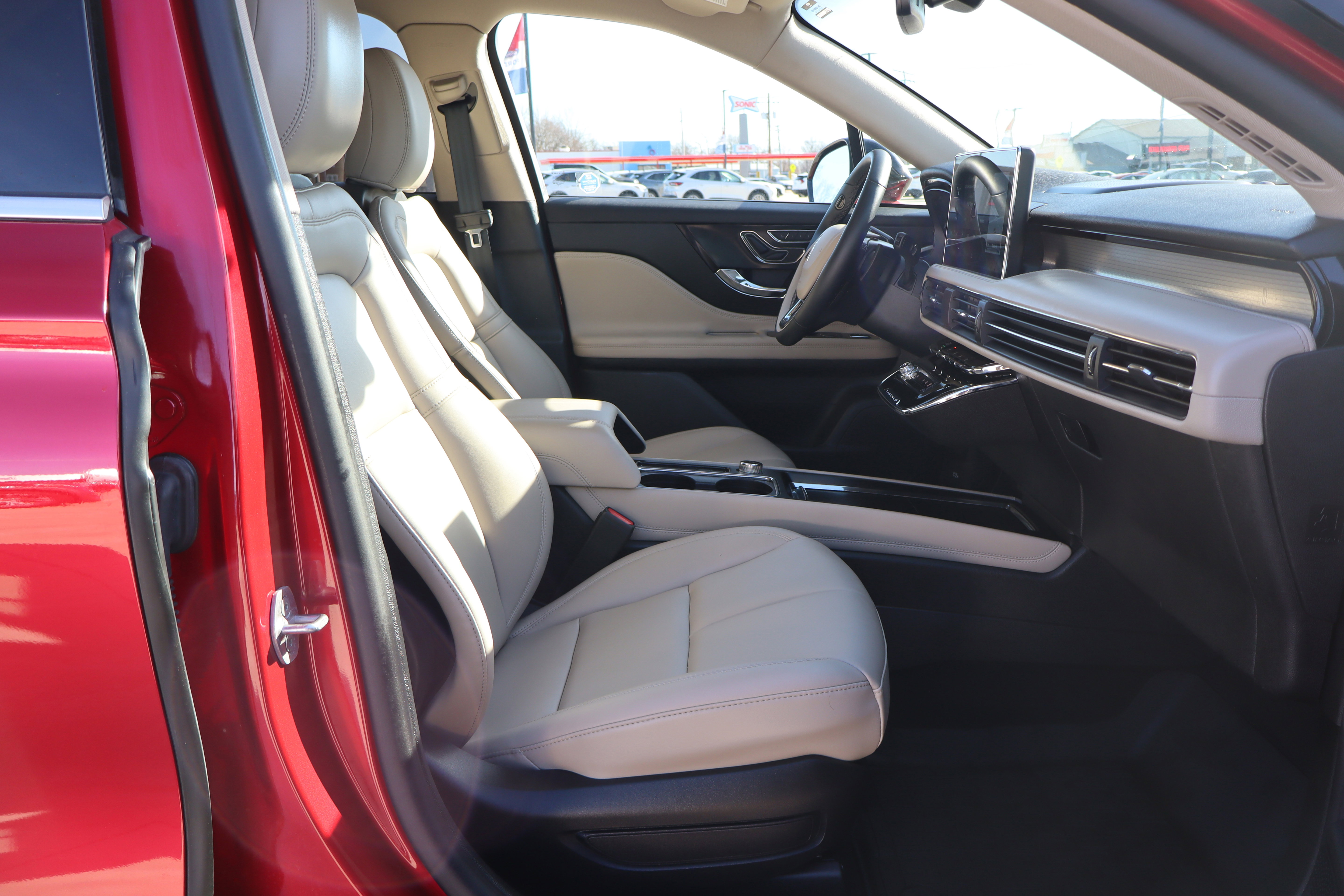 Used 2025 Lincoln Corsair FWD image 13