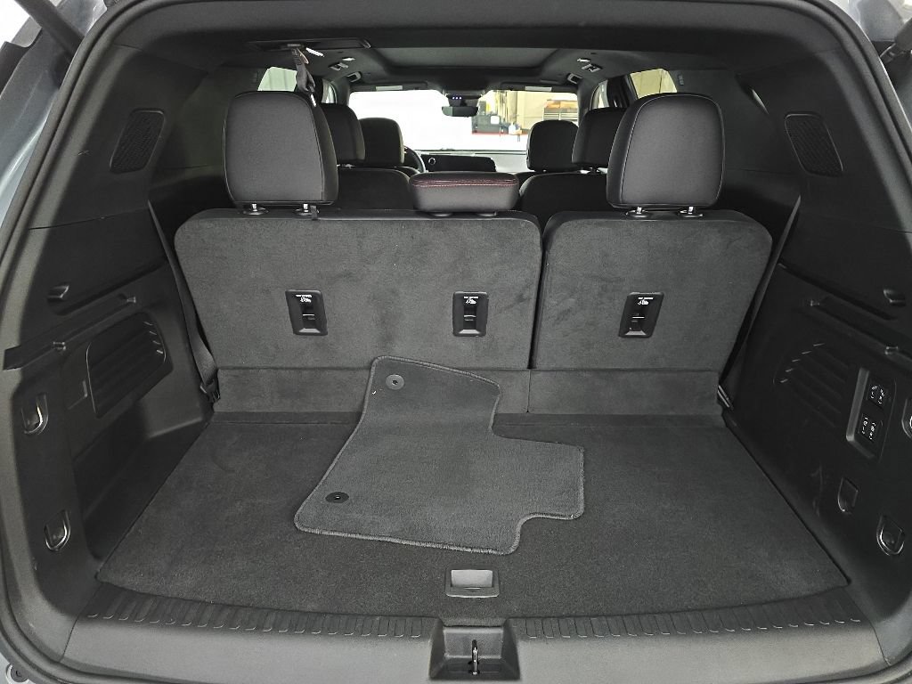 Used 2026 Chevrolet Traverse RS AWD/4WD image 12
