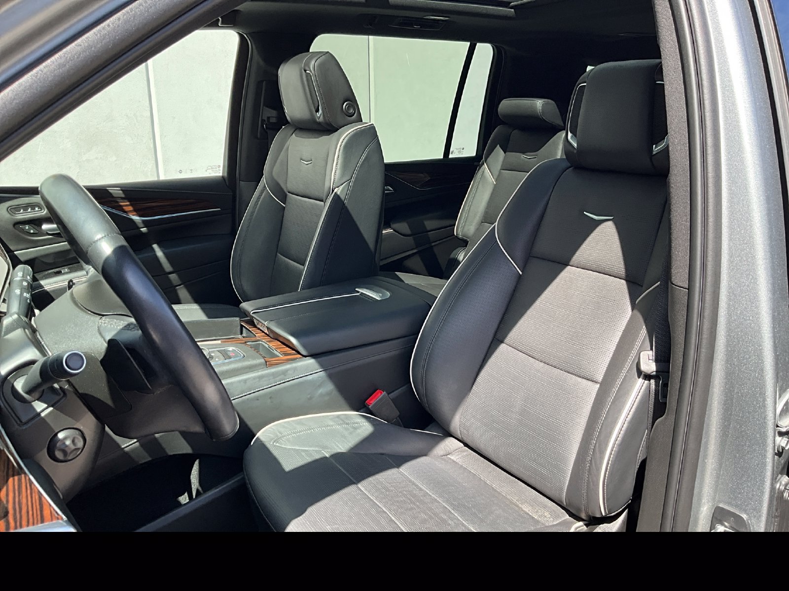 Used 2023 Cadillac Escalade ESV Premium Luxury w/ LPO, Radiant Package AWD/4WD image 9