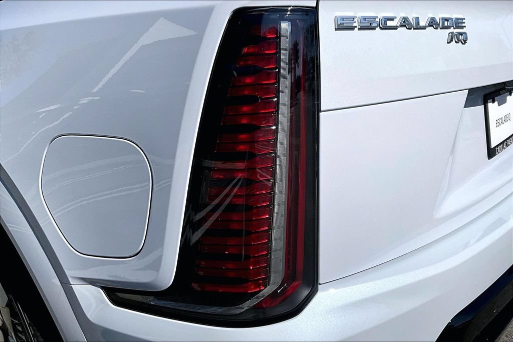 New 2026 Cadillac Escalade IQ Luxury 2 w/ LPO, Floor Liner Package AWD/4WD image 15