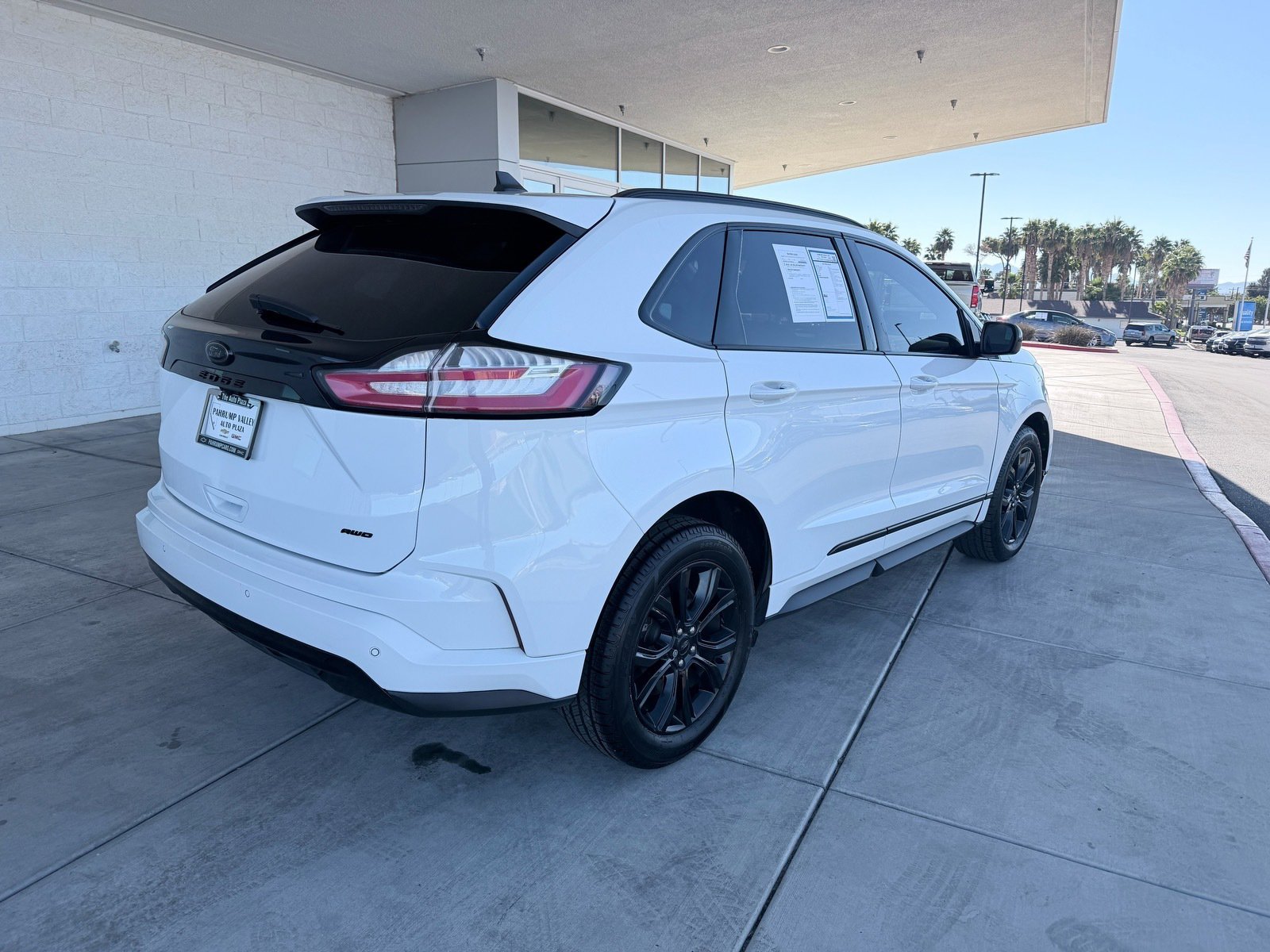 Used 2022 Ford Edge SE w/ Black Appearance Package image 3