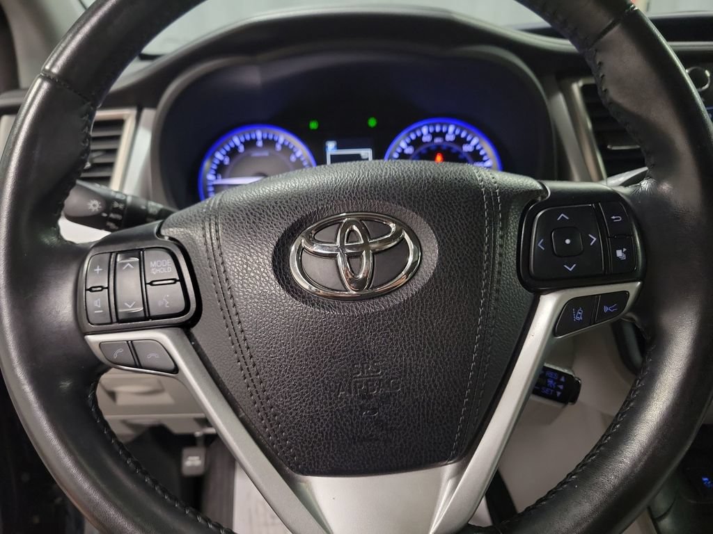Used 2019 Toyota Highlander XLE AWD/4WD image 19